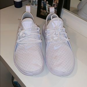 Women Nike tennis shoes